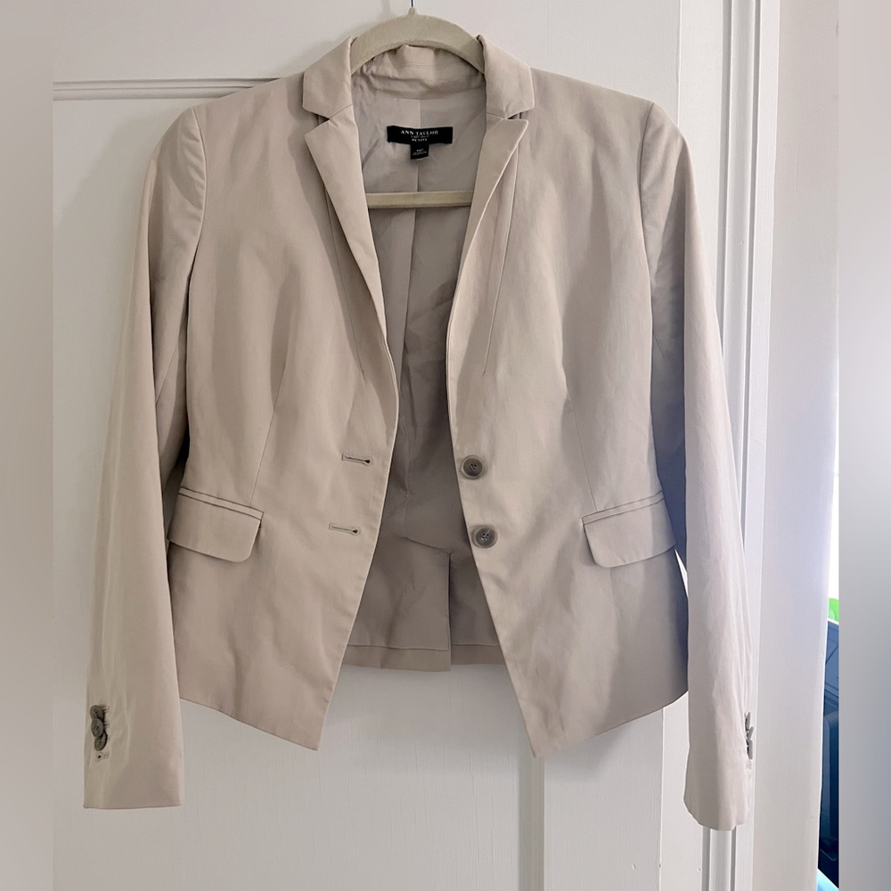 ANN TAYLOR Women's Cream Blazer size 0P